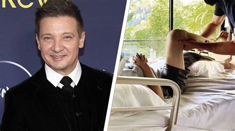 jeremy renner amputation|Jeremy Renner Broke 30 Bones in Snowplow Accident, Posts。